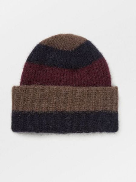 Becksöndergaard Czapka beanie w kolorze brązowo-bordowym rozmiar: onesize. Brązowe czapki zimowe damskie Becksöndergaard, z materiału. Za 217.99 zł.