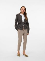 Vero Moda Spodnie dresowe w kolorze szarobrązowym rozmiar: XS/L30. Brązowe spodnie dresowe damskie Vero Moda, l, bez wzorów, z dresówki. Za 88.02 zł.