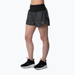 Spodenki do biegania damskie Mizuno Active Graphic Multi Pocket. Czarne szorty damskie Mizuno, bez wzorów, sportowe. Za 279.99 zł.