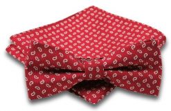 Czerwona Mucha w Drobny Wzór Paisley + Taka Sama Poszetka, Męska. Czerwone krawaty i muchy męskie Alties, bez wzorów, eleganckie. Za 54.00 zł.
