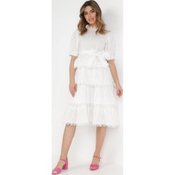 Biała Sukienka Thellis. Białe sukienki damskie Born2be, m, bez wzorów, z koronki, eleganckie, bez kołnierzyka, bez ramiączek, midi. W wyprzedaży za 207.99 zł.