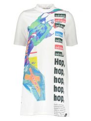 Adidas Sukienka "Collective Memories" w kolorze białym ze wzorem rozmiar: 32. Białe sukienki damskie Adidas, na co dzień, bez wzorów, z materiału, bez kołnierzyka, bez ramiączek, midi, proste. Za 175.67 zł.