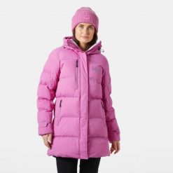 Parka damska z kapturem Helly Hansen Adore. Czerwone parki damskie Helly Hansen, bez wzorów, z puchu. Za 1,450.45 zł.