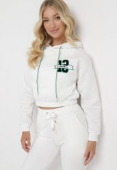 Biała Bluza o Krótkim Fasonie z Kapturem i Ściągaczami oraz Nadrukiem Varel. Białe bluzy z kapturem damskie Born2be, l. Za 34.99 zł.
