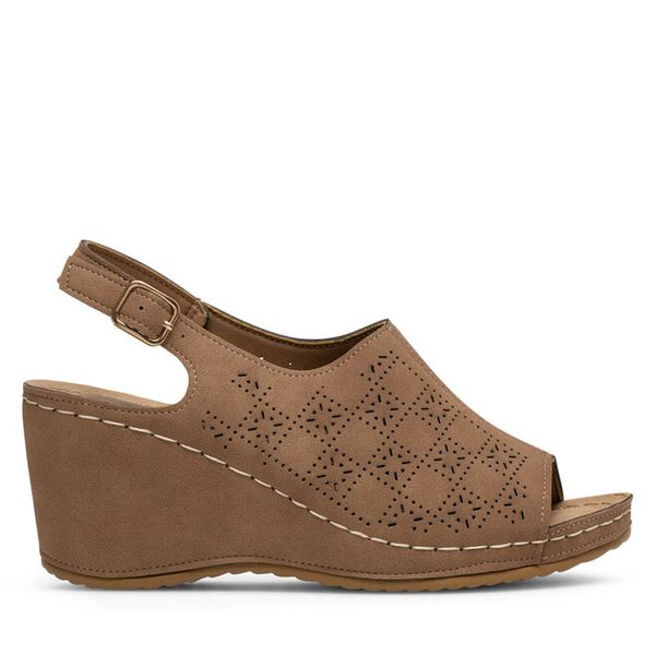 Sandały Clara Barson. Brązowe sandały damskie Clara Barson, bez wzorów, bez obcasa, na koturnie. Za 99.99 zł.