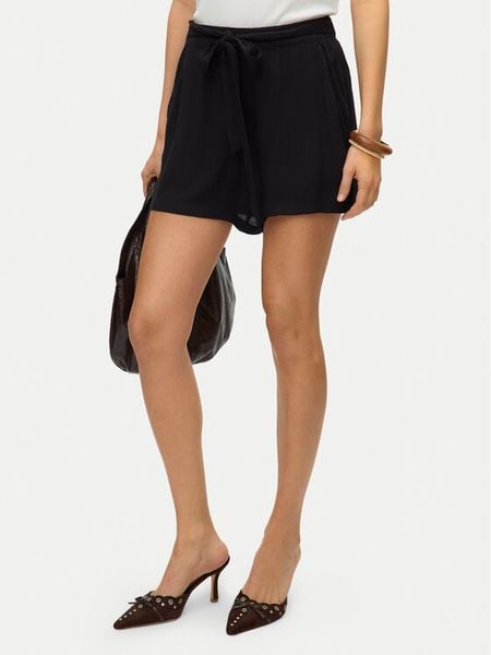 Vero Moda Szorty materiałowe Menny 10323630 Czarny Regular Fit. Czarne szorty damskie Vero Moda, bez wzorów, z materiału. Za 139.99 zł.