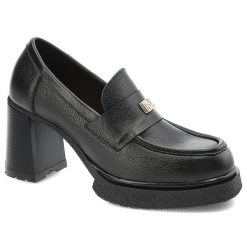 Czarne Półbuty Armodo Eleganckie Obuwie Damskie Na Obcasie. Czarne półbuty damskie Armodo, bez wzorów, ze skóry, eleganckie, bez obcasa, na obcasie. Za 399.00 zł.