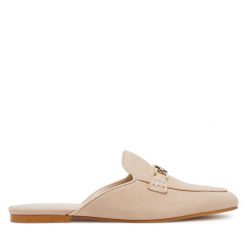 Klapki Guess. Brązowe klapki damskie Guess, z aplikacjami, bez obcasa. Za 469.99 zł.