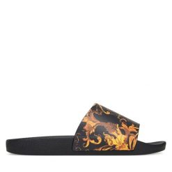 Klapki Versace Jeans Couture. Czarne klapki damskie Versace Jeans Couture, bez wzorów, z jeansu, bez obcasa. Za 249.99 zł.