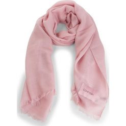 Szal CALVIN KLEIN - Sparkling Scarf K60K604908 Pastel Pink 639. Czerwone szaliki i kominy damskie CALVIN KLEIN, bez wzorów, z materiału. W wyprzedaży za 209.00 zł.