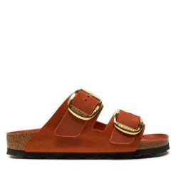 Klapki Birkenstock. Brązowe klapki damskie Birkenstock, bez wzorów, bez obcasa. Za 679.99 zł.