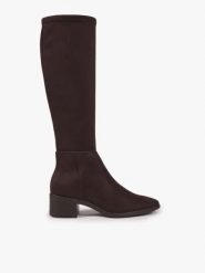 Ciemnobrązowe kozaki z wąską cholewką. Brązowe kozaki damskie Ryłko, z tkaniny, z okrągłym noskiem, bez obcasa, na obcasie. Za 429.99 zł.