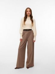 Vero Moda Sweter w kolorze kremowym rozmiar: S. Brązowe golfy damskie Vero Moda, s, bez wzorów, prążkowane, bez ramiączek. Za 129.95 zł.