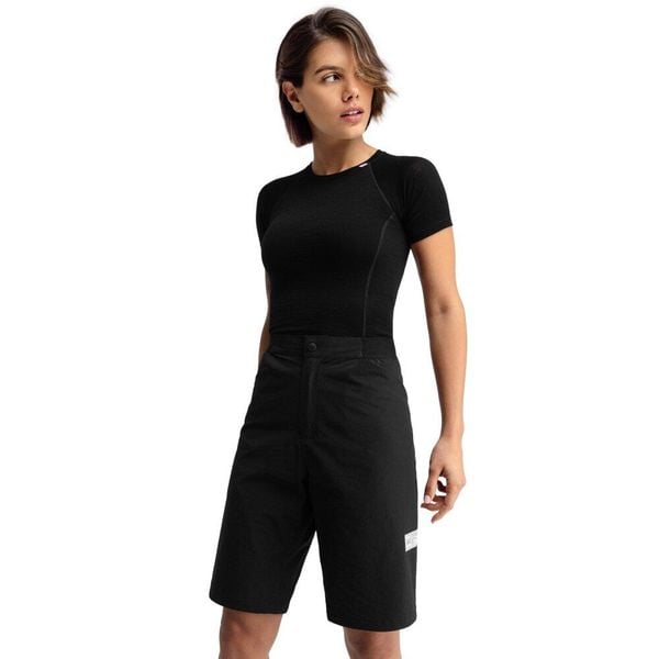 Damskie krótkie spodenki gravel Kolarstwo Siroko Lemur. Czarne szorty damskie SIROKO, bez wzorów, z elastanu. W wyprzedaży za 190.00 zł.