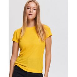 Gladki T-shirt - Żółty. Żółte t-shirty damskie Reserved, l, bez wzorów, bez kołnierzyka. Za 24.99 zł.