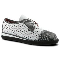 Półbuty damskie Lanqier, wykonane z materiału o otwartej ażurowej strukturze z kontrastowymi wzmocnieniami z klasycznym sznurowaniem, białe, 46C2339. Białe półbuty damskie Lanqier, w ażurowe wzory, z materiału, eleganckie, z otwartym noskiem, bez obcasa. Za 229.00 zł.