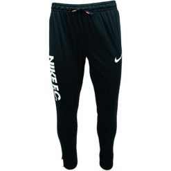 Spodnie Nike FC, Czarny, Mężczyźni. Czarne spodnie materiałowe męskie Nike, bez wzorów, z materiału. Za 235.30 zł.