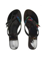 Melissa Japonki Melissa Harmonic M Lover Ad 35797 Czarny. Czarne klapki damskie Melissa, bez wzorów, z tworzywa sztucznego, bez obcasa. Za 199.99 zł.