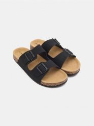 Klapki z regulowanymi paskami i imitacji skóry - czarny. Czarne klapki i japonki męskie Sinsay, ze skóry. Za 39.99 zł.