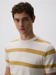 Bawełniany sweter z krótkim rękawem - wielobarwny. Swetry męskie Reserved, l, bez wzorów, z bawełny, bez kołnierzyka. Za 99.99 zł.