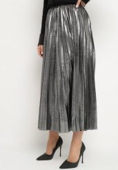 Srebrna Plisowana Spódnica Rozkloszowana z Gumką w Pasie Zdobiona Metaliczną Nicią Nelinea. Szare spódniczki damskie Born2be, m, z aplikacjami, eleganckie, maxi, proste. Za 89.99 zł.