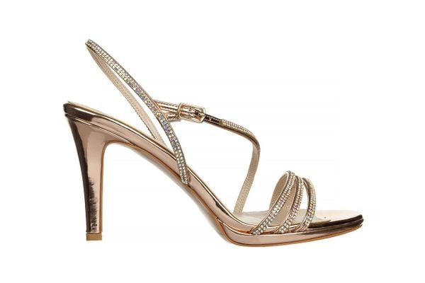 Sandały Bayla-187 587-1712 Rose 187097, Różowe złoto, Skóra ekologiczna - 39. Żółte sandały damskie Bayla, bez wzorów, z lakierowanej skóry, bez obcasa, na platformie. W wyprzedaży za 134.10 zł.