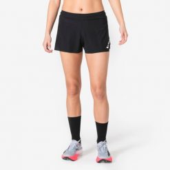 Spodenki do biegania damskie z wszytymi majtkami Kiprun Proteam. Czarne szorty damskie KIPRUN, bez wzorów, z materiału. Za 349.99 zł.