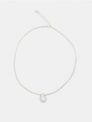 Naszyjnik z zawieszką w kształcie łezki - srebrny. Szare naszyjniki damskie Sinsay, srebrne. Za 12.99 zł.