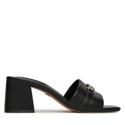 Klapki Nine West. Czarne klapki damskie Nine West, bez wzorów, bez obcasa. Za 229.99 zł.