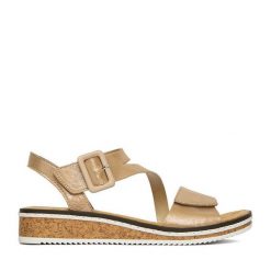 Sandały Rieker. Żółte sandały damskie Rieker, bez wzorów, bez obcasa, na płaskiej podeszwie. Za 299.99 zł.