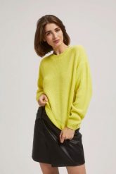 Sweter z okrągłym dekoltem limonkowy. Swetry klasyczne damskie MOODO, l, bez kołnierzyka. W wyprzedaży za 47.99 zł.