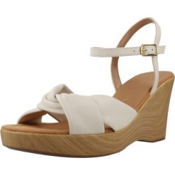 Sandały UNISA RAMIRO NTO Biały. Białe sandały damskie Unisa, bez wzorów, ze skóry, bez obcasa. Za 354.99 zł.