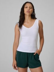 4F Top slim z prążkowanej dzianiny damski - biały S. Białe topy damskie 4f, s, bez wzorów, z bawełny, bez kołnierzyka. Za 49.99 zł.