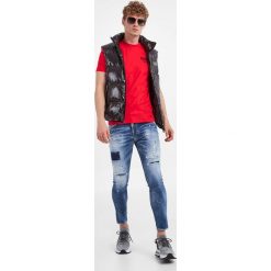Jeansy męskie Super Twinky Jean DSQUARED2. Jeansy męskie Dsquared2. W wyprzedaży za 2,174.25 zł.