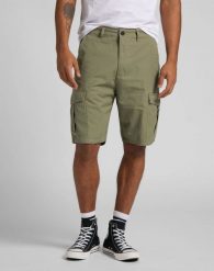SZORTY MĘSKIE LEE CARGO SHORT LICHEN GREEN L73CCJ82 112120354. Zielone szorty męskie Lee, z materiału, bez kołnierzyka. Za 149.99 zł.