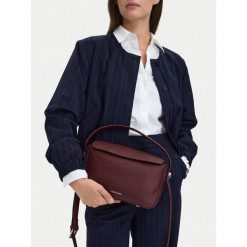 Torebka GINO ROSSI. Czerwone torebki klasyczne damskie Gino Rossi, bez wzorów, bez dodatków. Za 249.99 zł.