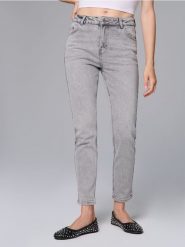 Spodnie jeansowe mom comfort fit - szary. Szare spodnie materiałowe damskie Sinsay, bez wzorów, z jeansu. Za 59.99 zł.