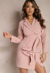 Różowa Sukienka Mini w Stylu Marynarki z Długimi Rękawami i Kwiatową Aplikacją Tansiwia. Czerwone marynarki i żakiety damskie Renee, l, z aplikacjami. Za 119.99 zł.