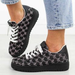 Czarne sportowe buty damskie McBraun 23362. Czarne buty sportowe na co dzień damskie McBraun, bez wzorów, z tkaniny, na fitness i siłownię. Za 99.00 zł.