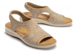 SANITAL FLEX 8056.17 beige, sandały damskie. Brązowe sandały damskie Sanital Flex, bez wzorów, bez obcasa, na koturnie. Za 164.90 zł.
