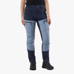 Spodnie outdoor Hiking damska Swedemount Lofoten Stretch Pants szybkoschnące. Niebieskie spodnie dresowe damskie SWEDEMOUNT, na lato, bez wzorów, z tkaniny. Za 399.99 zł.