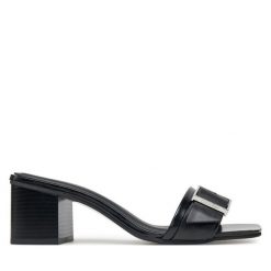 Klapki Calvin Klein. Czarne klapki damskie CALVIN KLEIN, bez wzorów, bez obcasa. Za 469.99 zł.
