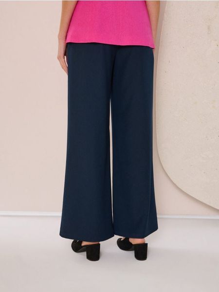 Spodnie palazzo - granatowy. Niebieskie spodnie materiałowe damskie Sinsay, bez wzorów. W wyprzedaży za 39.99 zł.