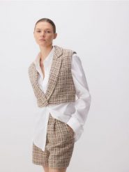 Krótka kamizelka z tweedowej tkaniny - wielobarwny. Kamizelki damskie Reserved, l, z bawełny, krótkie. W wyprzedaży za 49.99 zł.