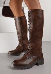 Brązowe Kozaki w Stylu Workerów Cahrarah. Brązowe kozaki damskie Born2be, z jeansu, bez obcasa, na płaskiej podeszwie. Za 159.99 zł.