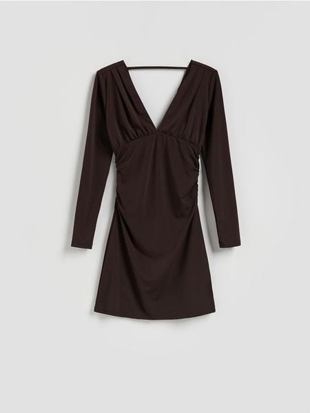 Sukienka z marszczeniami - ciemnobrązowy. Brązowe sukienki damskie Reserved, l, bez wzorów, z dzianiny, bez kołnierzyka, bez ramiączek, dopasowane. Za 129.99 zł.