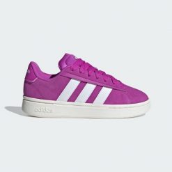 Buty Grand Court Alpha. Białe obuwie trekkingowe damskie Adidas. W wyprzedaży za 349.80 zł.