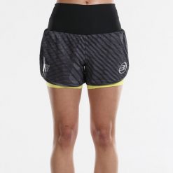 Spodenki do padla damskie Bullpadel Lonja. Czarne szorty damskie bullpadel, bez wzorów, z tkaniny, sportowe. W wyprzedaży za 149.99 zł.