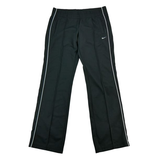 Second life - Damskie czarne spodnie dresowe - Stan bardzo dobry. Czarne spodnie dresowe damskie Nike, z dresówki, na fitness i siłownię. Za 106.46 zł.