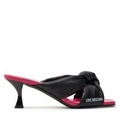 Klapki LOVE MOSCHINO. Czarne klapki damskie Love Moschino, bez wzorów, bez obcasa. Za 1,809.00 zł.